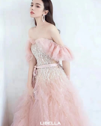 明星款粉色晚礼服
